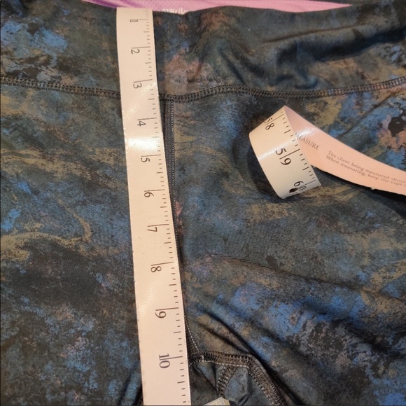 Marika Sport Paint Splash Capris - Picture 6 of 8